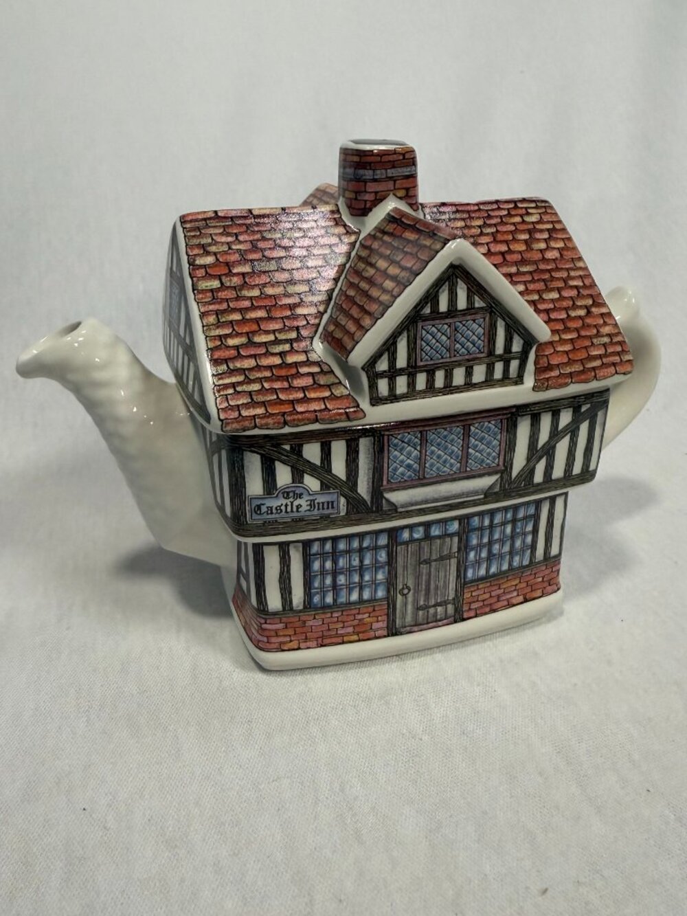 Sadler Teapot The Castle Inn Vintage 2 Cup Tudor Cottage Ceramic Made England